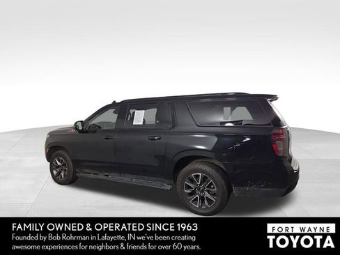 Used 2023 Chevrolet Suburban Z71 w/ Luxury Package image 9