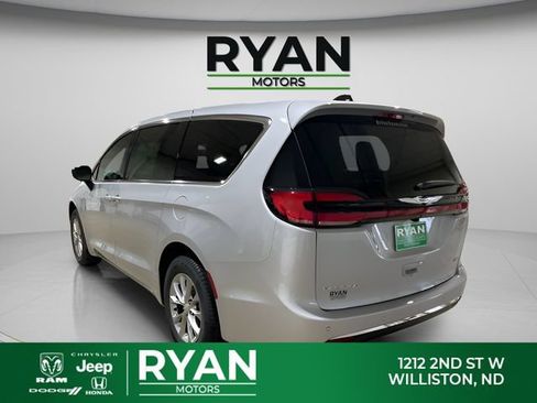 New 2026 Chrysler Pacifica Select AWD/4WD image 7