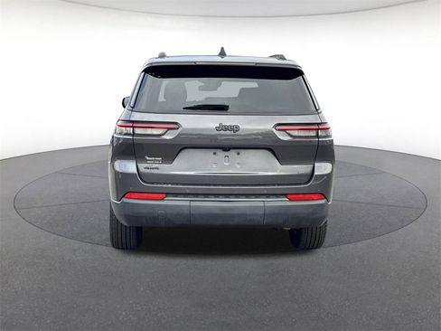 Used 2024 Jeep Grand Cherokee L Laredo image 4
