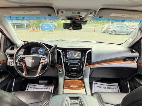 Used 2017 Cadillac Escalade Luxury AWD/4WD image 30