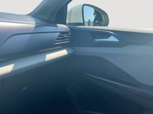 Certified 2022 Volkswagen Taos SE FWD image 34