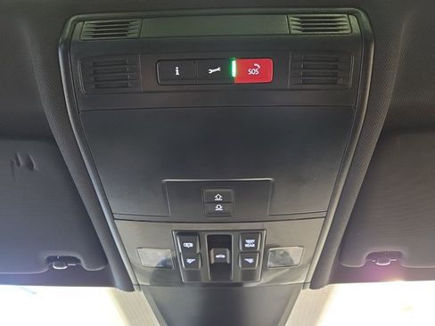 Used 2022 Volkswagen Tiguan SE R-Line image 28