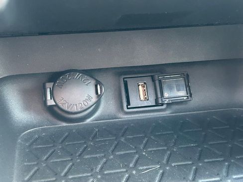 Used 2021 Toyota RAV4 XLE Premium image 29