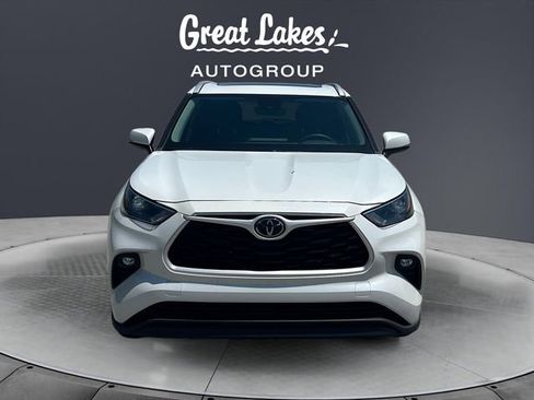 Used 2022 Toyota Highlander XLE AWD/4WD image 8
