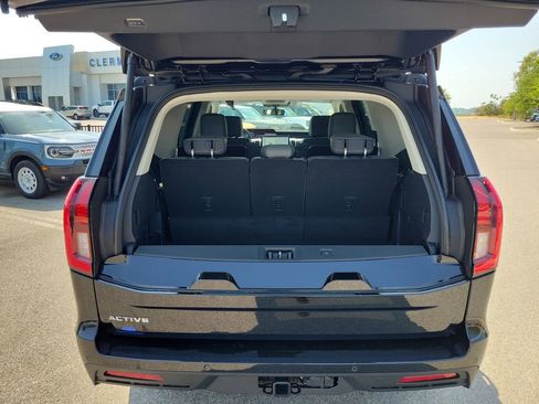 New 2026 Ford Expedition Active image 9