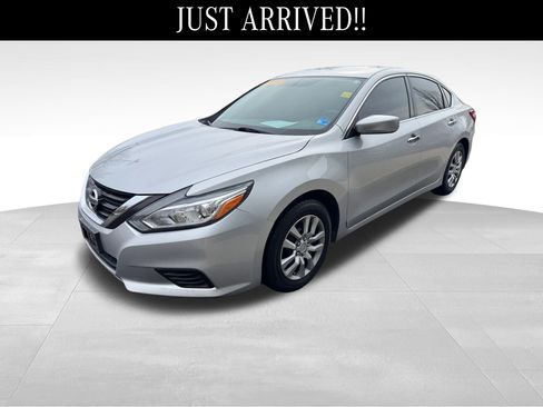 Used 2017 Nissan Altima 2.5 S w/ Power Driver Seat Package image 3