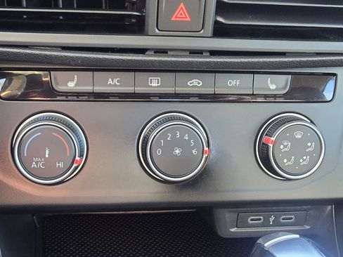 Used 2020 Volkswagen Jetta SE image 24