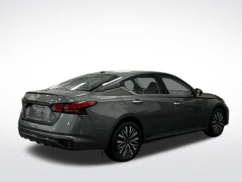 Used 2024 Nissan Altima 2.5 SV image 6