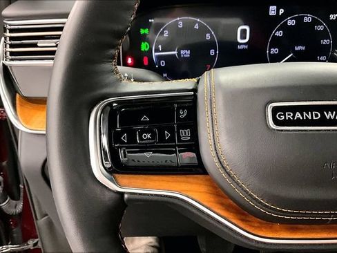 Used 2025 Jeep Grand Wagoneer L Series III w/ Rear-Seat Entertainment Group AWD/4WD image 26