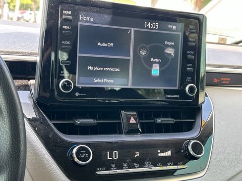 Used 2022 Toyota Corolla LE FWD image 30