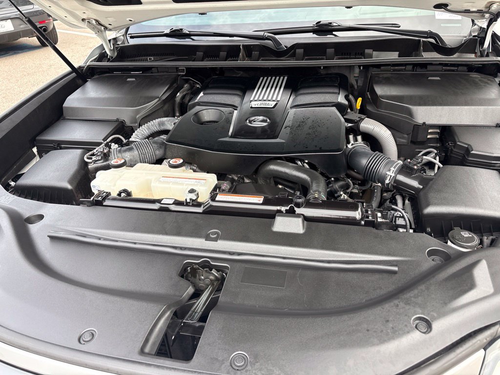 Used 2023 Lexus LX 600 4WD w/ Accessory Package (Z1) image 10