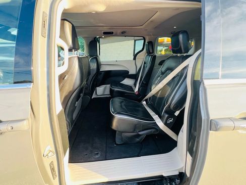 Used 2022 Chrysler Pacifica Limited image 12