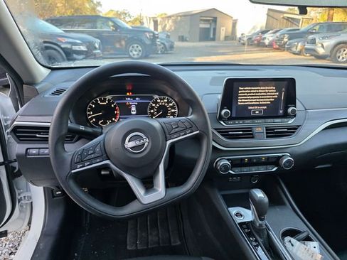 Used 2025 Nissan Altima 2.5 SV image 15