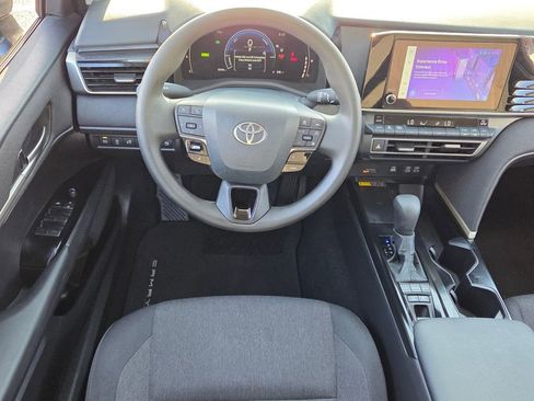 Used 2025 Toyota Camry LE image 7