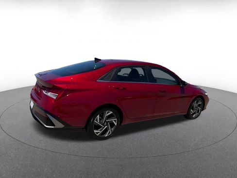 Used 2025 Hyundai Elantra SEL FWD image 14