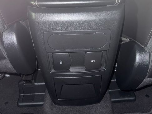 Used 2024 Ford Explorer XLT AWD/4WD image 30