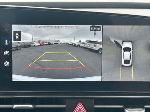 Used 2024 Hyundai Elantra Limited FWD image 15