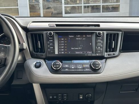 Used 2018 Toyota RAV4 Limited image 21