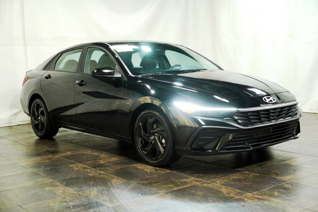 Certified 2026 Hyundai Elantra Sport FWD image 1