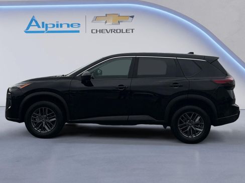 Used 2024 Nissan Rogue S AWD/4WD image 2