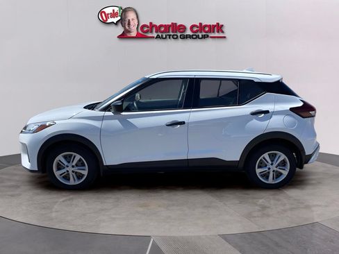 Used 2023 Nissan Kicks S FWD image 3