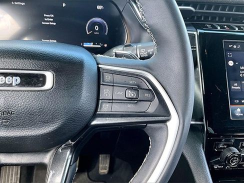 Used 2023 Jeep Grand Cherokee Altitude image 12