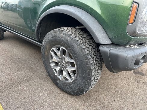 Used 2025 Ford Bronco Badlands image 3