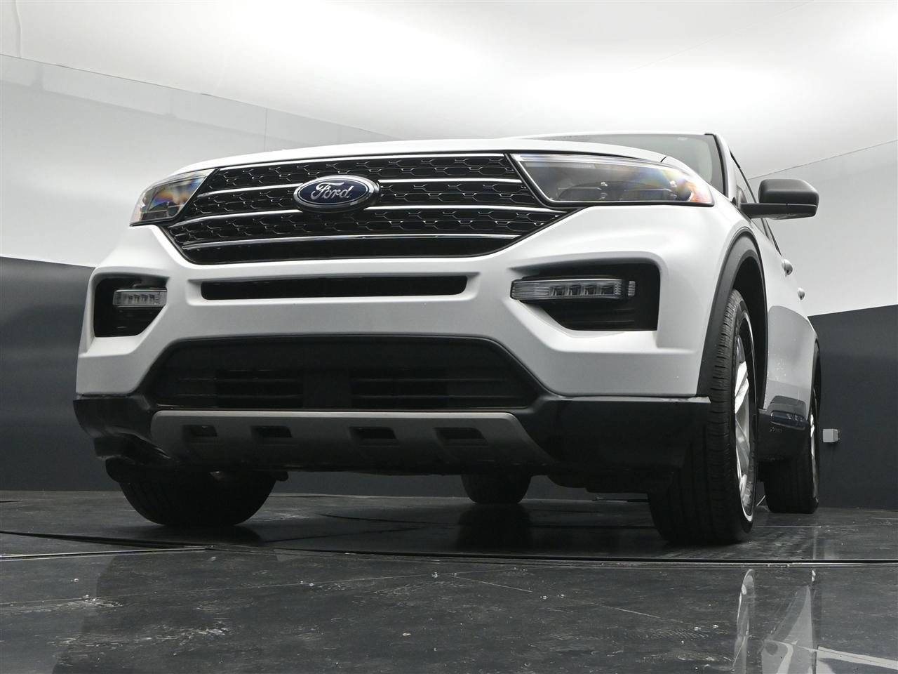 Used 2021 Ford Explorer XLT w/ Equipment Group 202A RWD image 28
