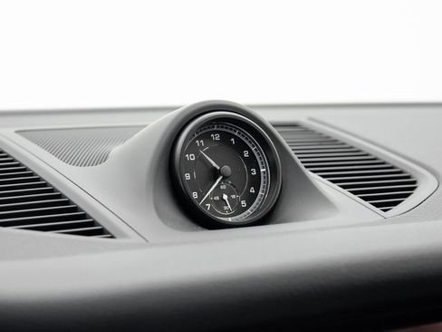 New 2025 Porsche Macan image 18