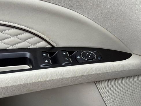 Used 2017 Ford Fusion Platinum image 28