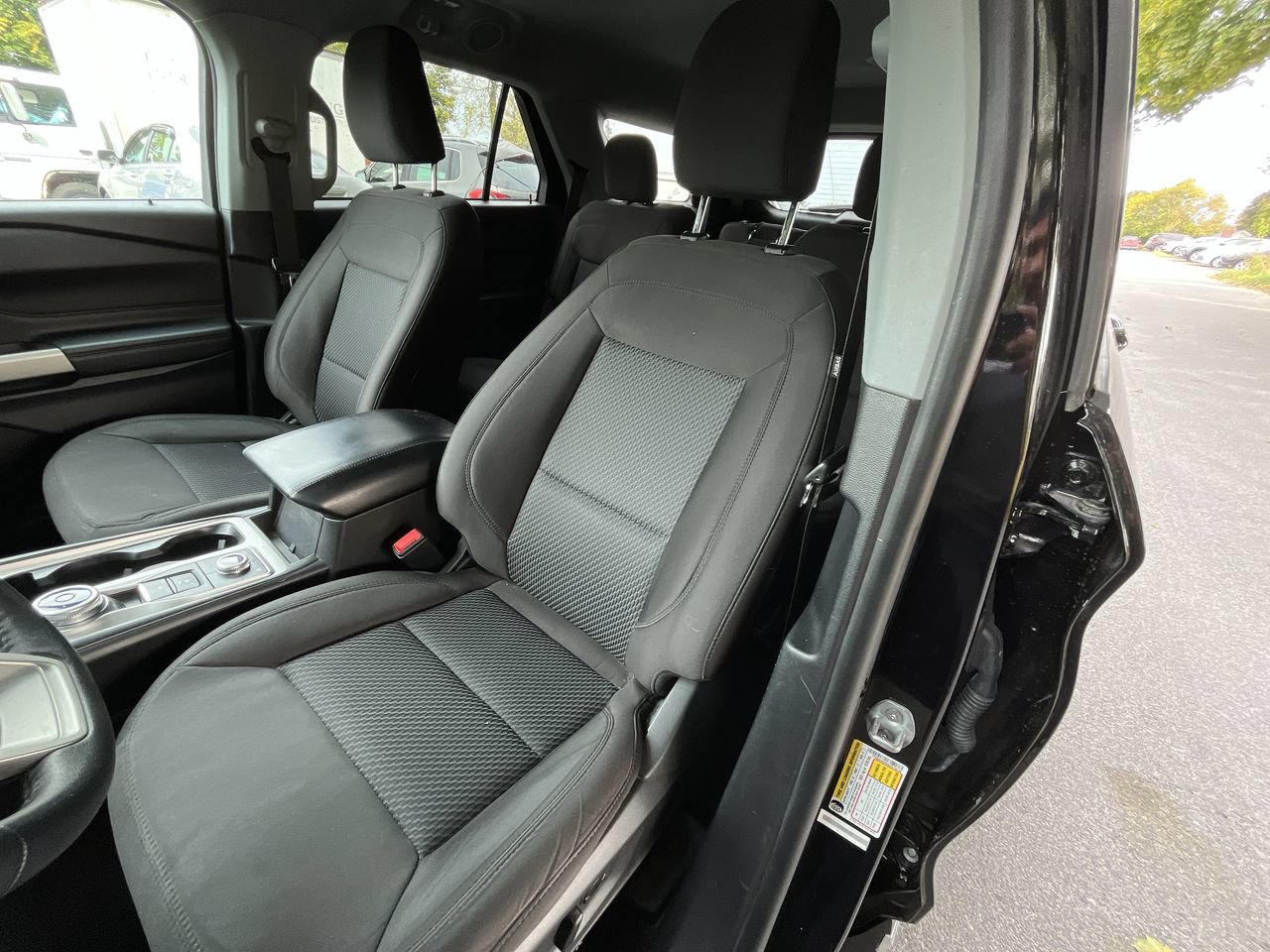 Used 2022 Ford Explorer XLT AWD/4WD image 5