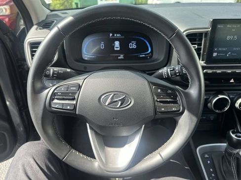 Used 2025 Hyundai Venue SEL FWD image 13