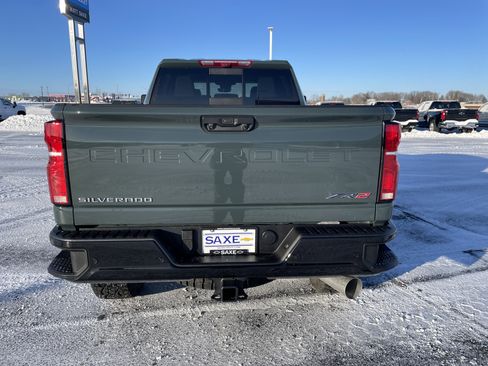 Used 2025 Chevrolet Silverado 2500 ZR2 w/ Technology Package image 4