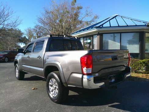 Used 2017 Toyota Tacoma SR5 w/ Tow Package image 7