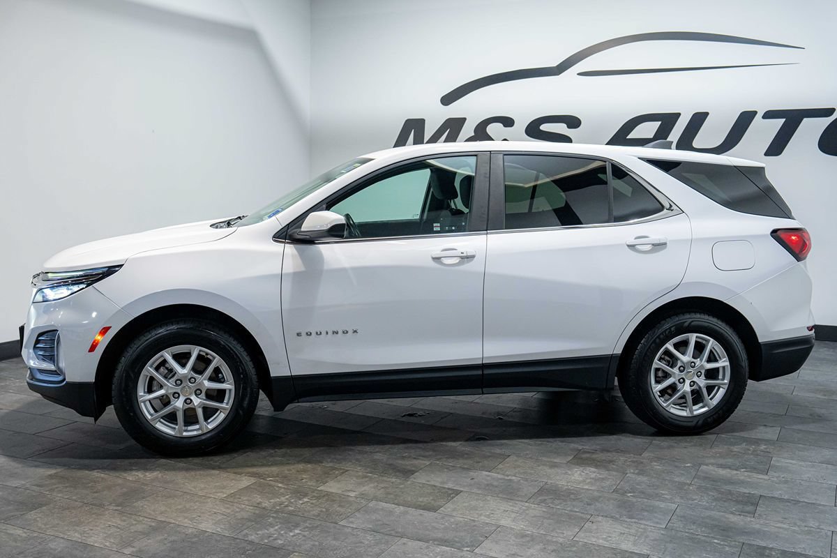 Used 2022 Chevrolet Equinox LT w/ Driver Convenience Package FWD image 3