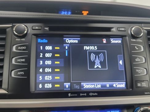 Used 2018 Toyota Highlander XLE image 24