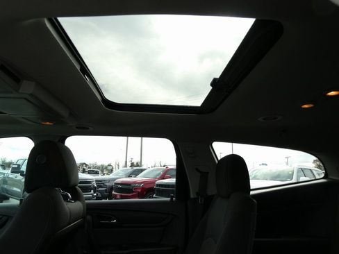 Used 2017 Chevrolet Traverse LT w/ Traveler's Package image 20