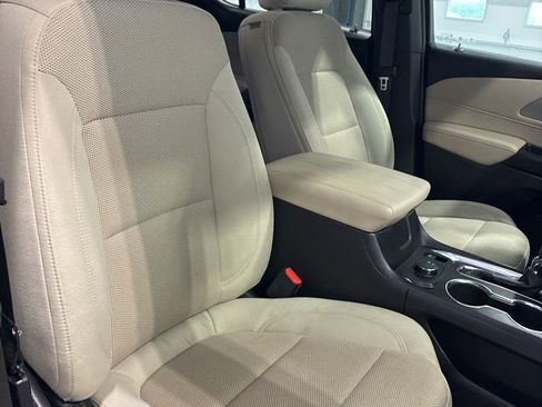 Used 2022 Chevrolet Traverse LS image 44