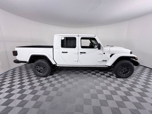 New 2026 Jeep Gladiator Sport image 8