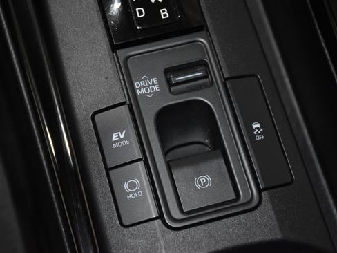 Used 2024 Toyota Prius LE image 24