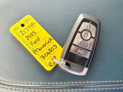Used 2025 Ford Maverick Lariat w/ 4K Tow Package AWD/4WD image 30