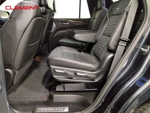 Used 2023 Cadillac Escalade Sport Platinum w/ LPO, ONYX Package image 36