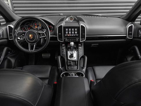 Used 2017 Porsche Cayenne S image 15