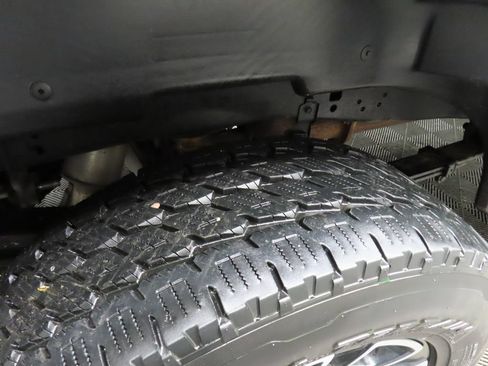 Used 2023 Ford F250 Platinum w/ FX4 Off-Road Package AWD/4WD image 44