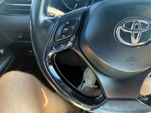 Used 2018 Toyota C-HR XLE FWD image 24