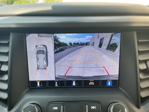 Used 2023 GMC Acadia AT4 w/ Technology Package AWD/4WD image 4