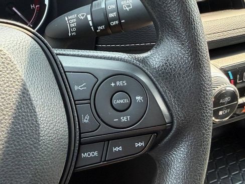 Used 2024 Toyota RAV4 XLE AWD/4WD image 20