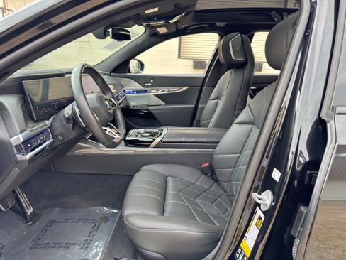 Used 2023 BMW 760i xDrive AWD/4WD image 18