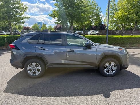 Used 2022 Toyota RAV4 LE AWD/4WD image 8