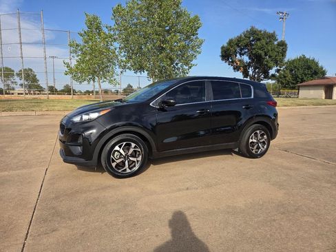 Used 2022 Kia Sportage LX FWD image 2